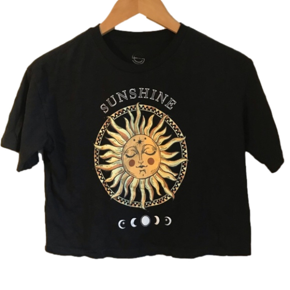 SOCIAL Culture cropped women’s black T-shirt size small.